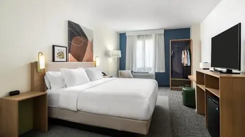 Spark by Hilton Rahway, Room