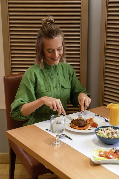 Mövenpick Hotel Doha, In-room dining
