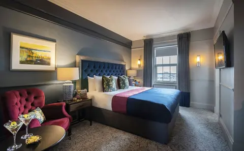 The Hardiman, Room