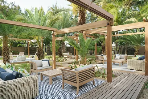 Coin de Mire Attitude, Lobby