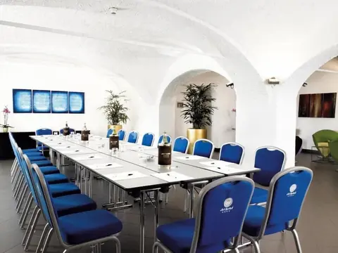 Jet Hotel, Meeting facility