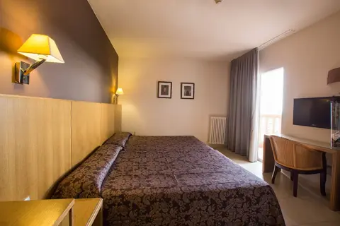 Alba Seleqtta, Room