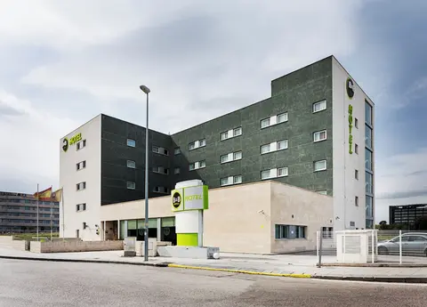 B&B Madrid Aeropuerto T1 T2 T3, Front of property