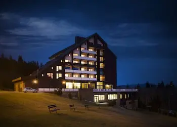 OREA WELLNESS HOTEL HORIZONT, Front of property - evening/night