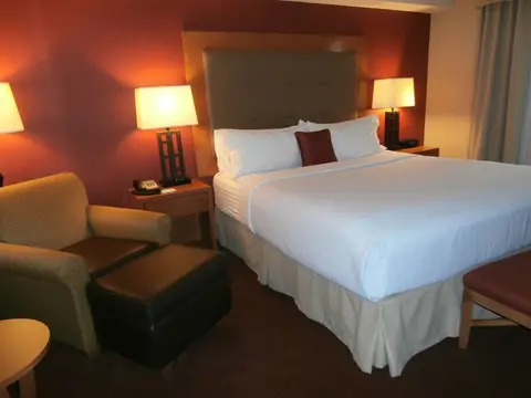 Holiday Inn & Suites Oakland Airport by IHG, Room
