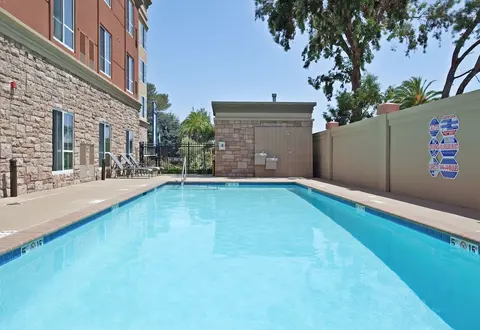 Holiday Inn & Suites Oakland Airport by IHG, Pool