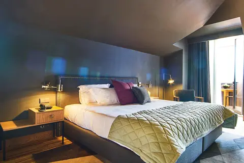 Torel Avantgarde, Room