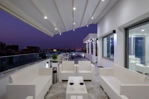 Art & Wine Boutique Hotel, Outdoor spa tub