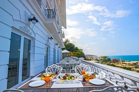 Mell Hotel, Outdoor dining