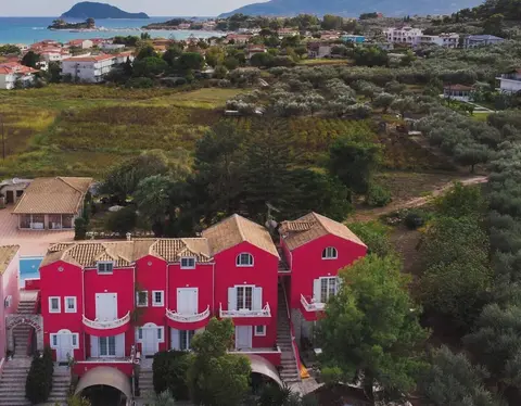 Spiros Family Apts, Exterior