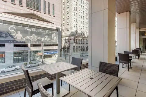 Cambria Hotel Downtown-Center City, Dining