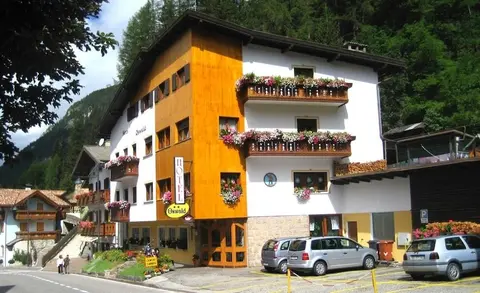 Hotel Oswald, Exterior