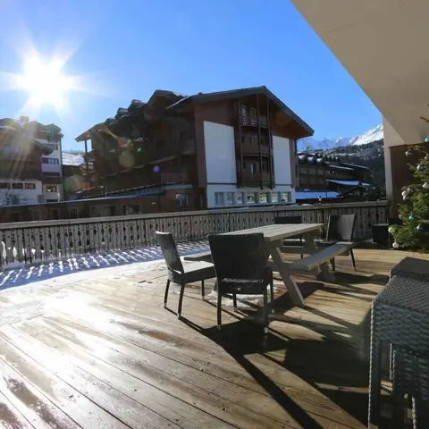 "Hotel Edelweiss", 
