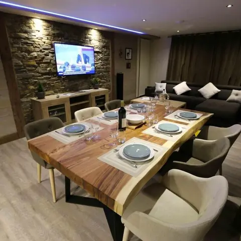 "Hotel Edelweiss", 