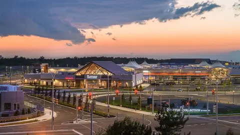 Holiday Inn Express Niagara-On-The-Lake by IHG, Shopping mall