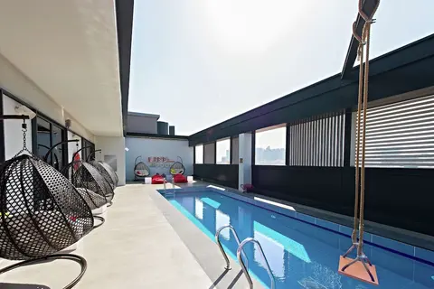 Hampton by Hilton Dubai Al Seef, Pool