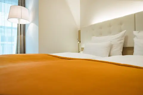 Oliver Apartments, Room