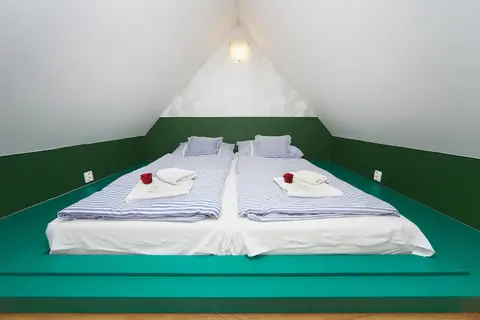 Vltavská pohádka, Room