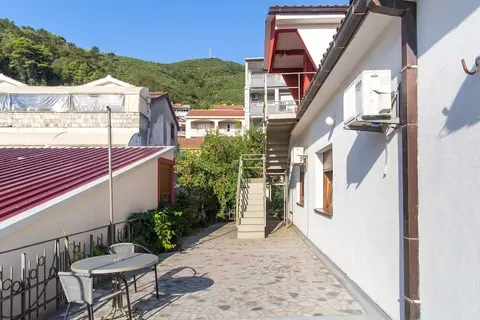 Guest House Blue Coast, Interior entrance