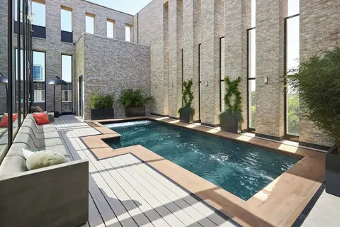 Van der Valk Amsterdam Amstel, Outdoor pool