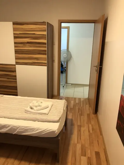 Sahara Falcon, Room