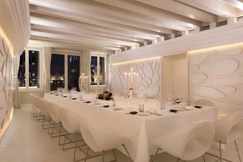 Sina Centurion Palace, Restaurant