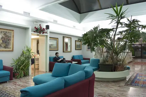 Alexander, Lobby