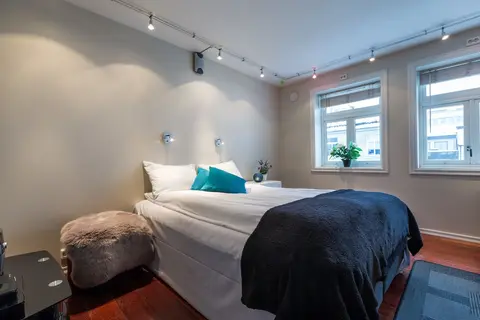 Enter Viking Hotel, Room