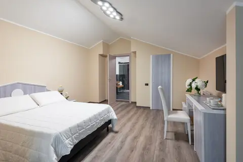 Rivoli Hotel, Room