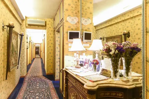 Residenza Ave Roma, Interior entrance