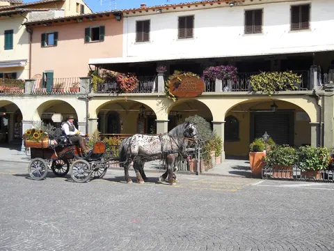 Giovanni da Verrazzano, Property entrance