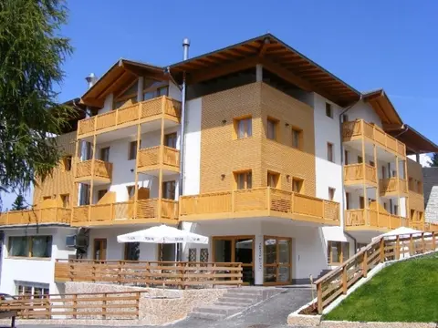 Hotel Alpine Mugon, Front of property