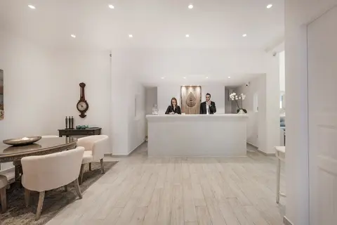 Aqua Luxury Suites, Reception