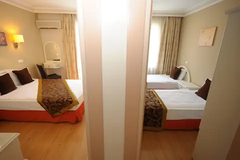 Suite Laguna Hotel, Room