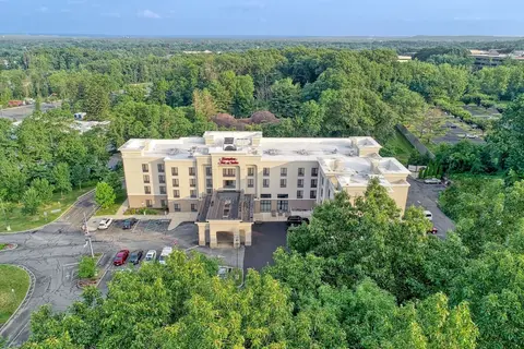Hampton Inn & Suites Parsippany/North, Building design