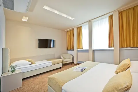 Hotel Central, Room