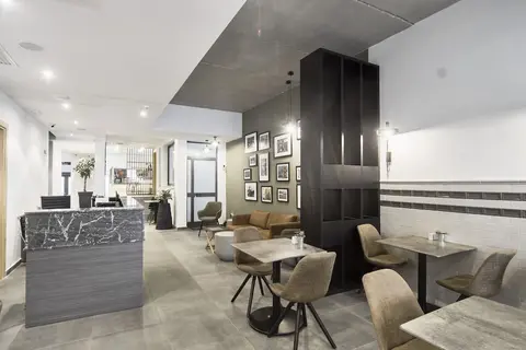 Mr. Todd Hotel, Reception