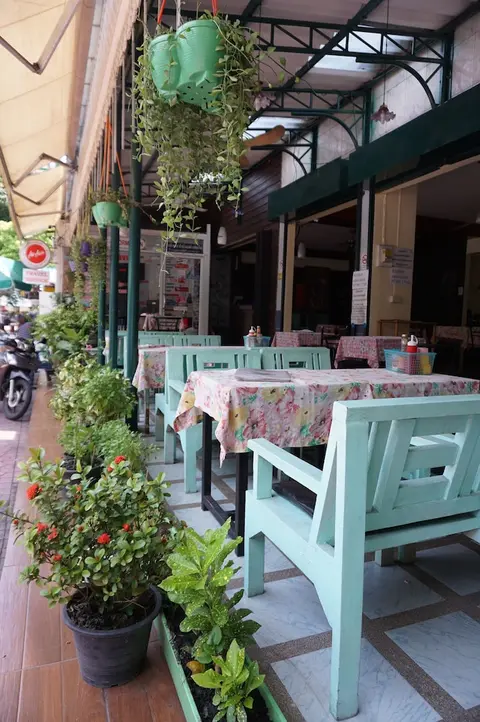 Bella Bella House, Restaurant