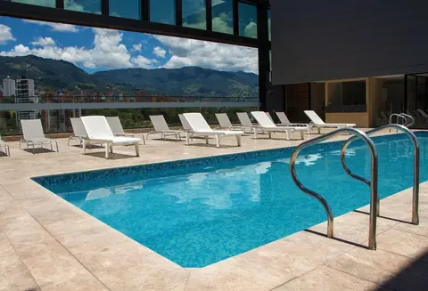 Estelar Square, Pool