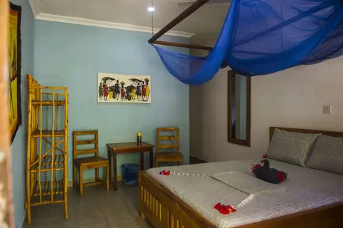Highland Bungalows, Room