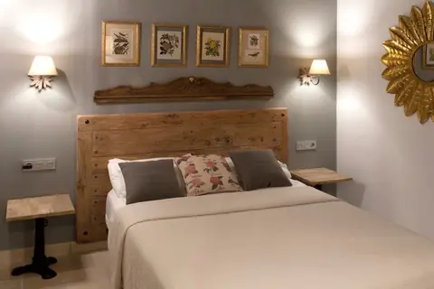 Via Avis, Room