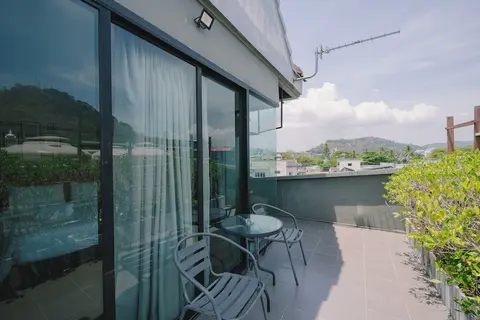 The Arbern Hostel x Bistro, Terrace/patio