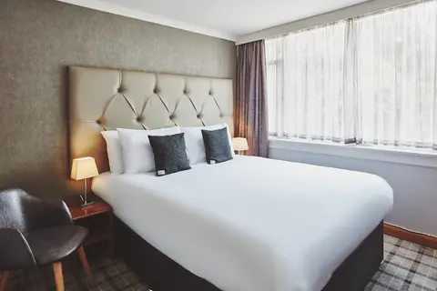 The Scot, Room