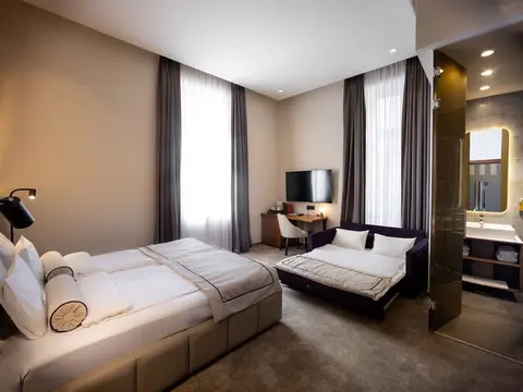 Maison Royale, Room