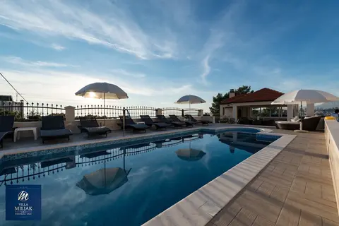 Villa Miljak, Pool
