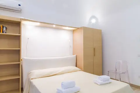Balcone sul mare, Room