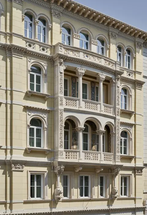 The Modernist Hotel, Front of property