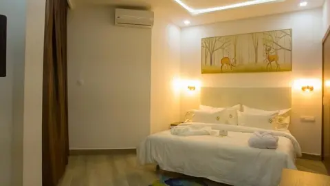 Sunset Hotel, Room