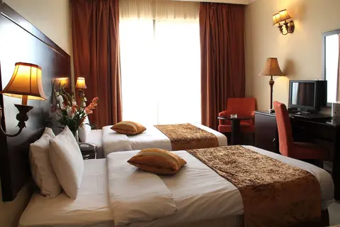 Captain's Hotel, Room