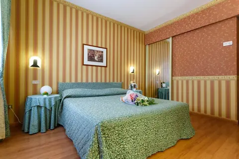 Daniel, Room